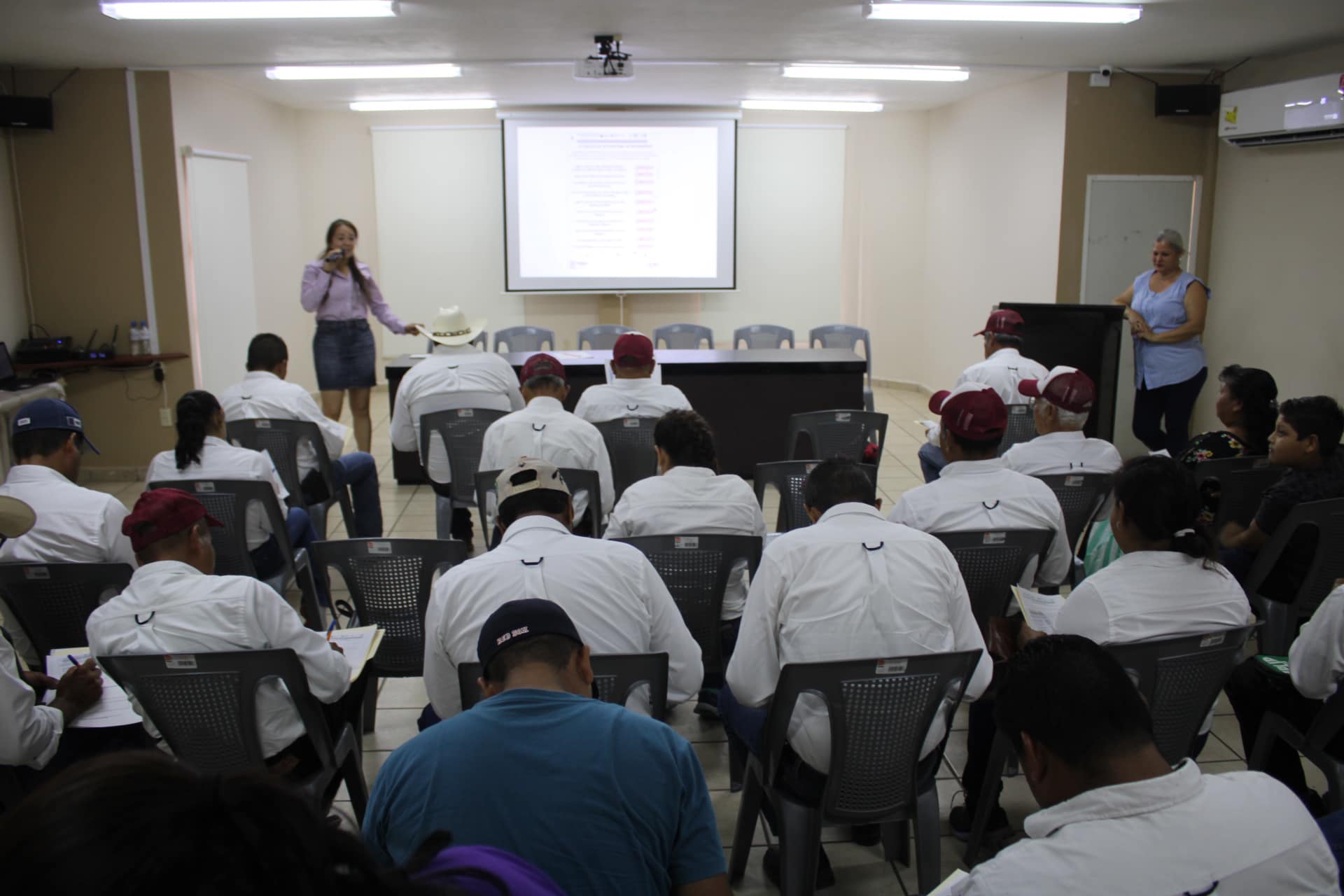 Reunión y taller de agentes, sub agentes y jefe de cuartel en el Ayuntamiento Municipal de Ozuluama
