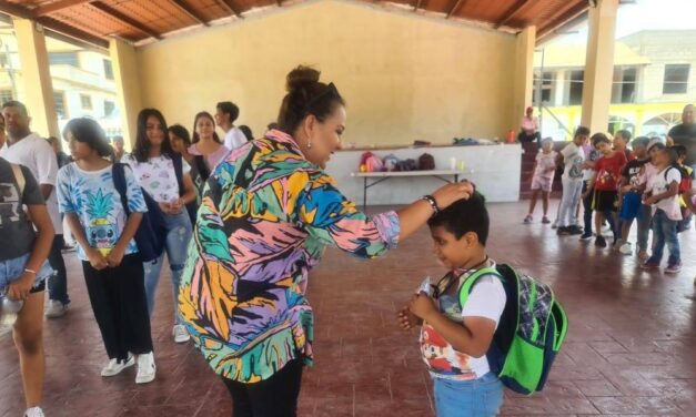 Alcaldesa Vanessa López Rangel Convive con Niños Participantes del Curso de Verano en Tampico Alto