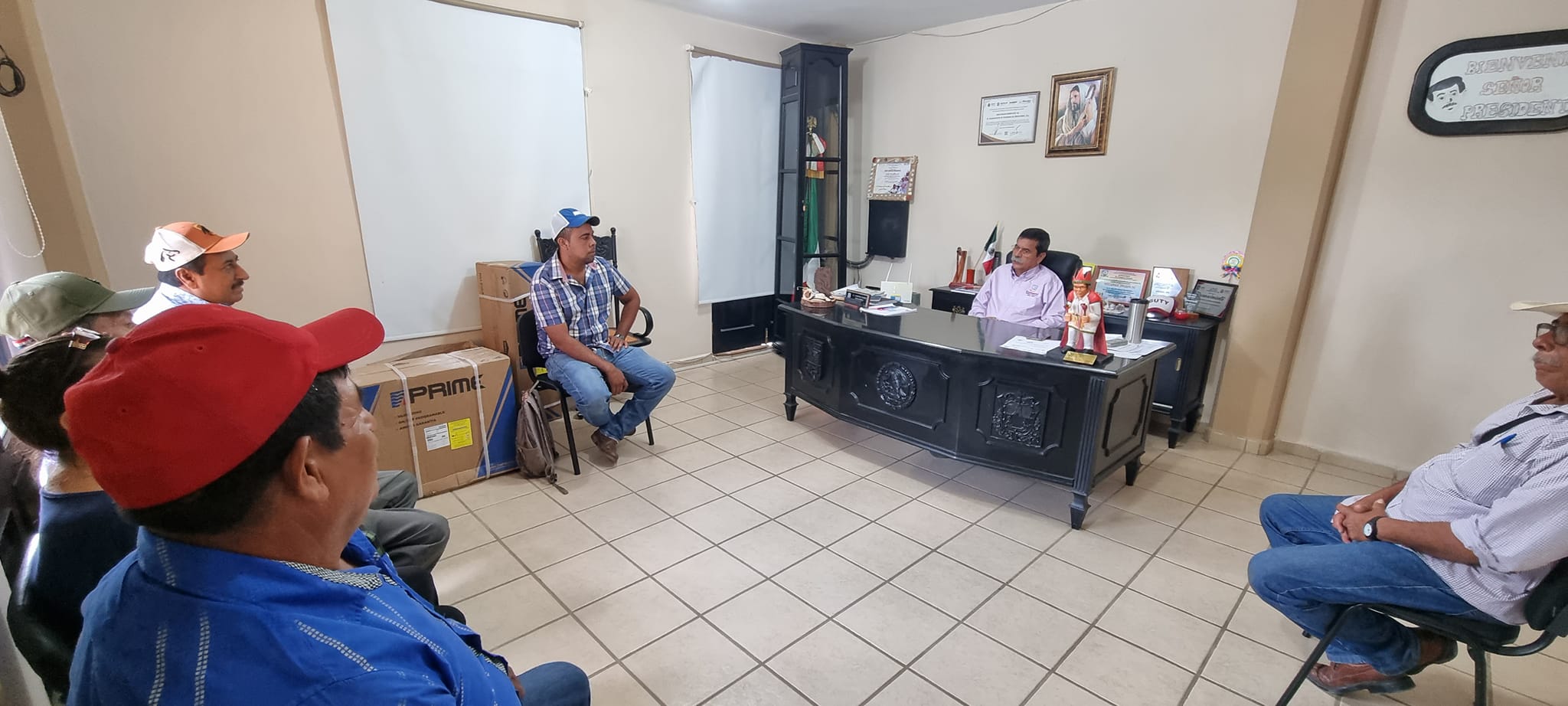 Alcalde Agustín Ramos Hernández Refuerza Comunicación Directa y Cercanía con los Ciudadanos de Ozuluama