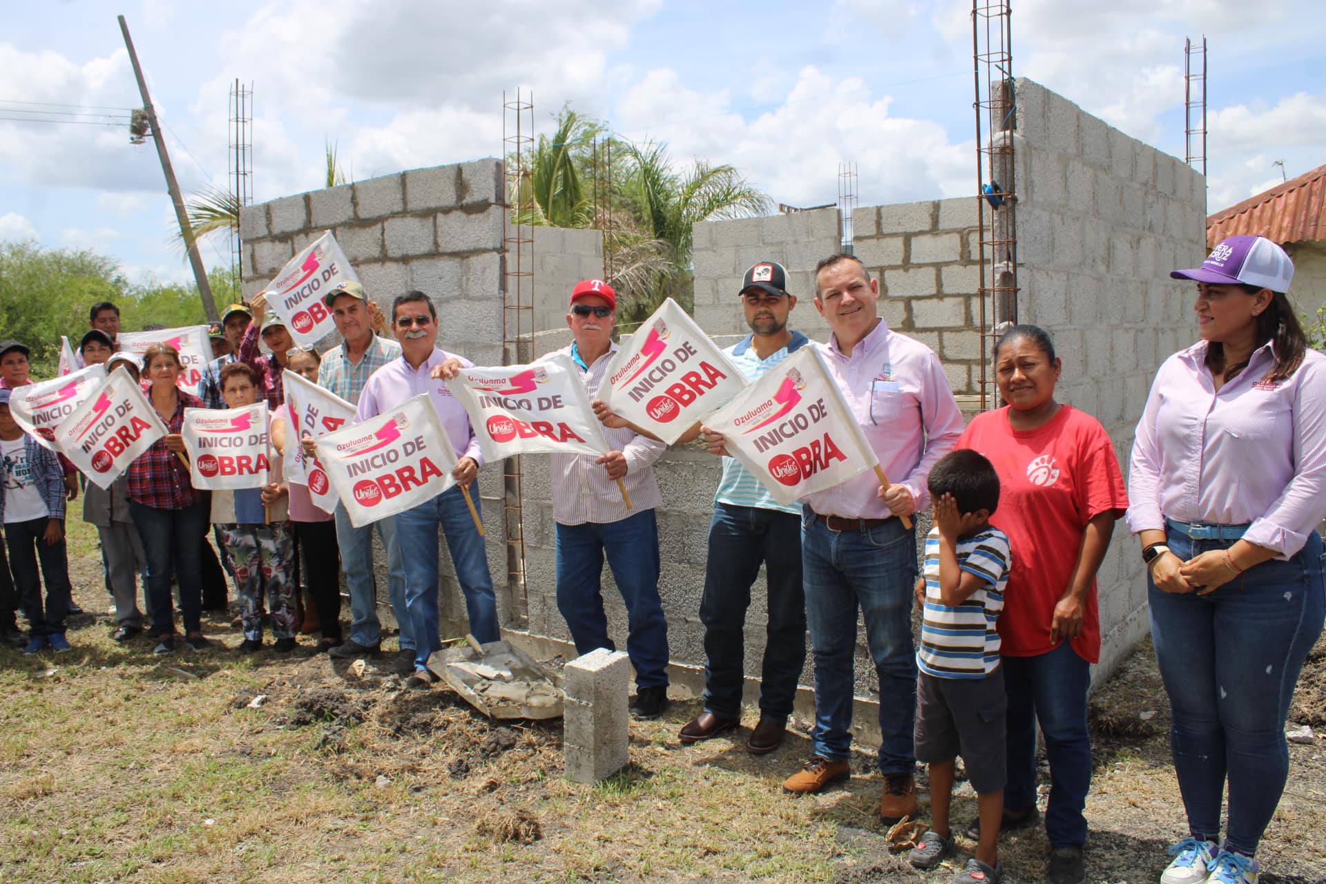 Inicia construcción de cuartos dormitorios en San Javier y Cazadero para beneficio de familias en Ozuluama
