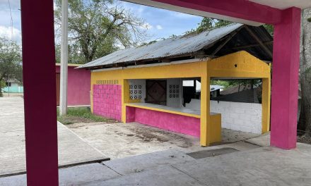 Ozuluama: Rehabilitación en pintura de la galera en la comunidad de La Puente
