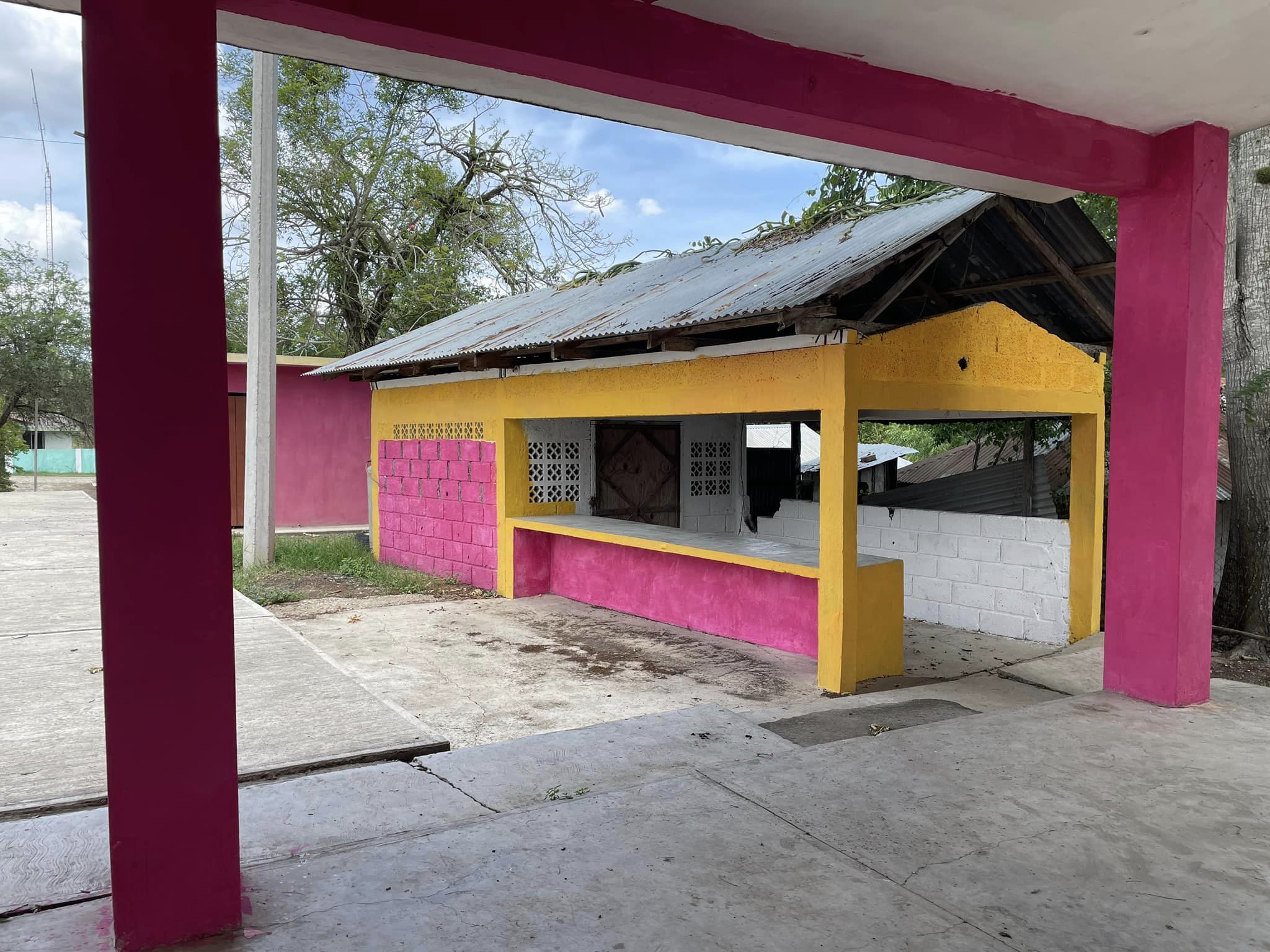 Ozuluama: Rehabilitación en pintura de la galera en la comunidad de La Puente