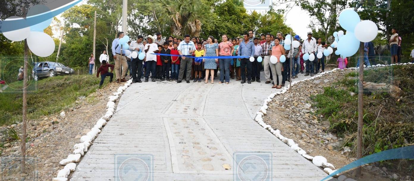 Tantoyuca: Inauguró alcalde JGA obra de rehabilitación de camino rural