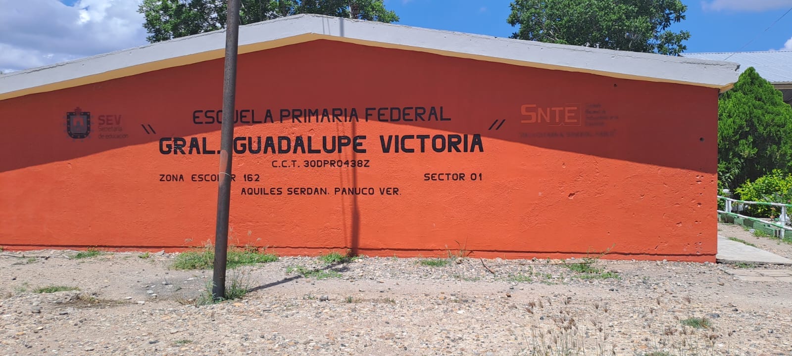 Pánuco: Dirección de Educación y Catastro Municipal trabajan en beneficio de planteles educativos