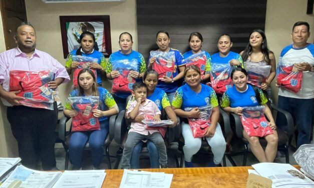 Coatzintla: Entregan premiación a ganadoras del primer torneo municipal femenil de futbol