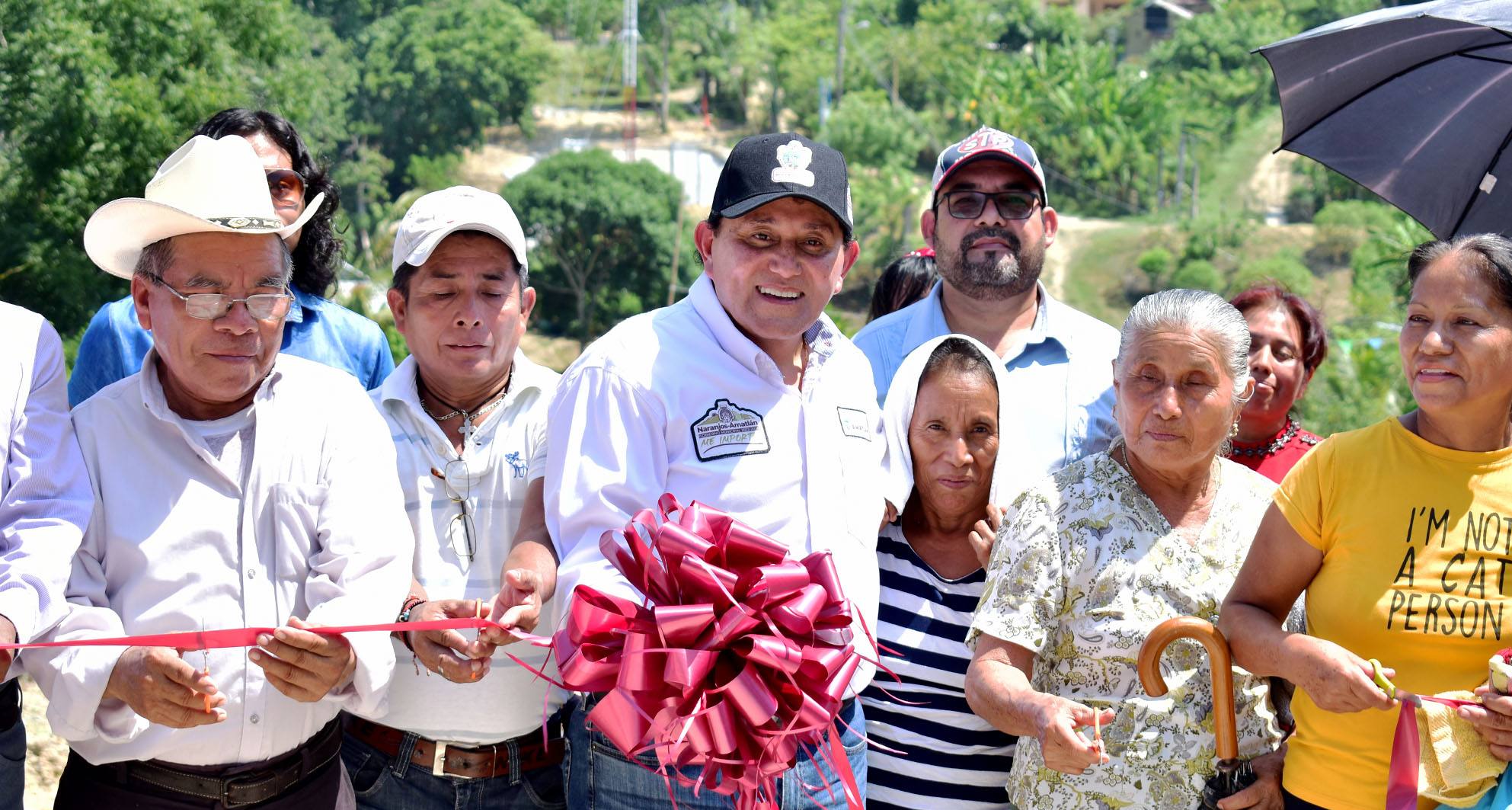 Naranjos: Alcalde inaugura rodamientos de concreto en la comunidad galeana