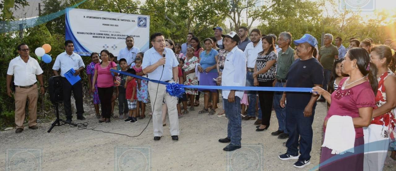Tantoyuca: Alcalde JGA inauguró obra de rehabilitación de camino