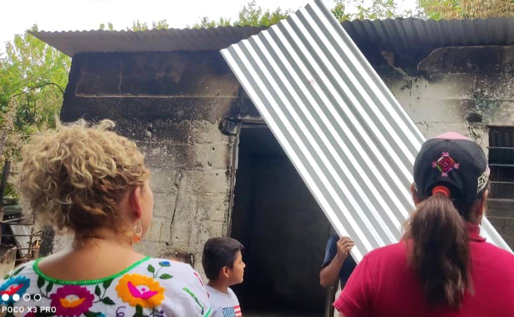Papantla: Apoyo Solidario a Familia Afectada por Incendio en Comunidad de Agua Dulce