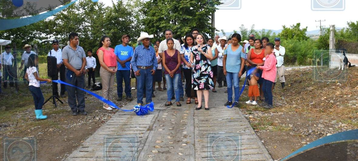 Tantoyuca: Mejoran condiciones de más caminos rurales