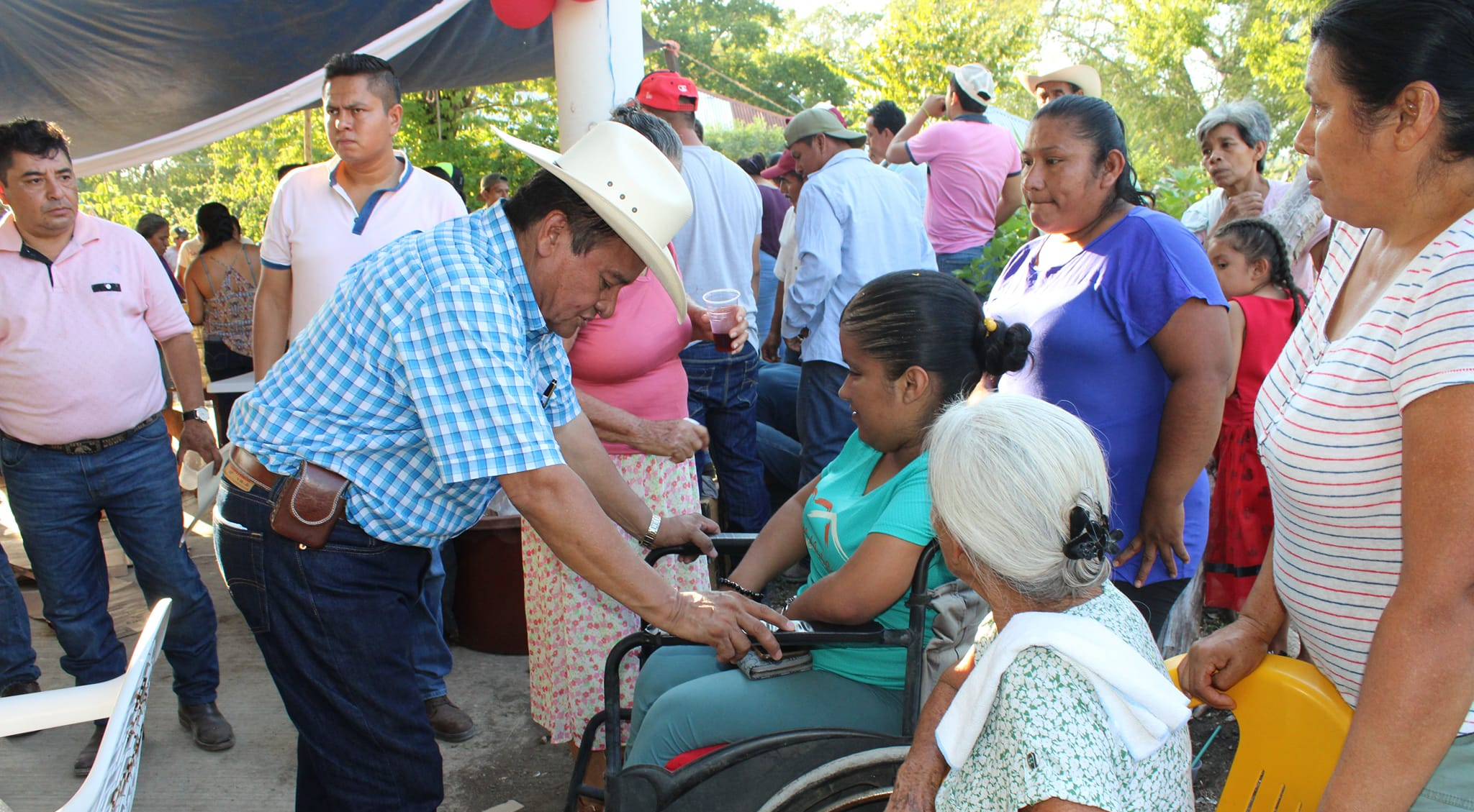 Tempoal: Entrega de Silla de Ruedas en el Gobierno de Néstor Rodolfo Rivera Pérez