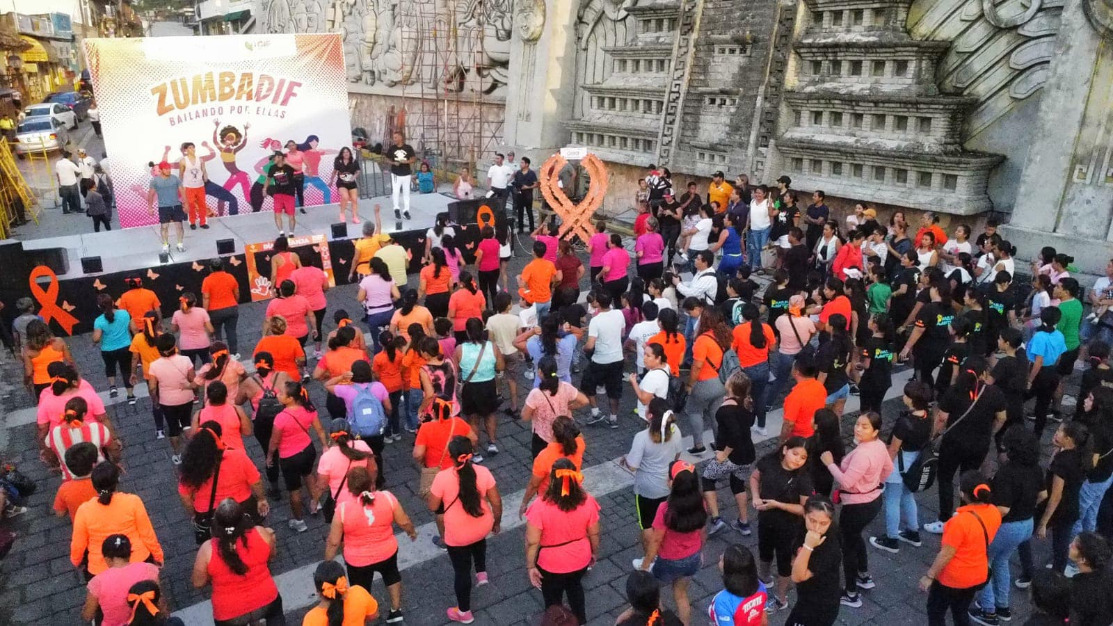 Papantla: ZumbaDIF Llena de Ritmo y Energía la Explanada del Mural Homenaje a la Cultura Totonaca