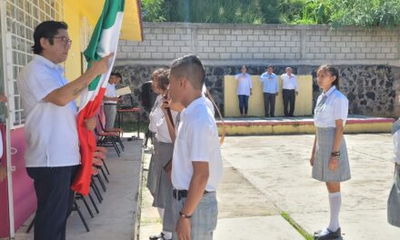 Coatzintla: Secretario preside inauguración de ciclos en planteles locales