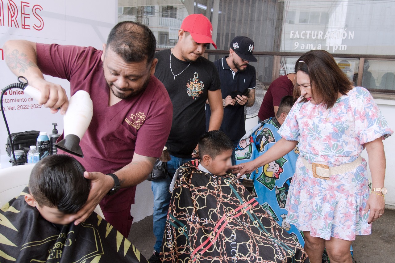 Tuxpan: Un gran número de estudiantes tuxpeños beneficiados con cortes de cabello gratuitos