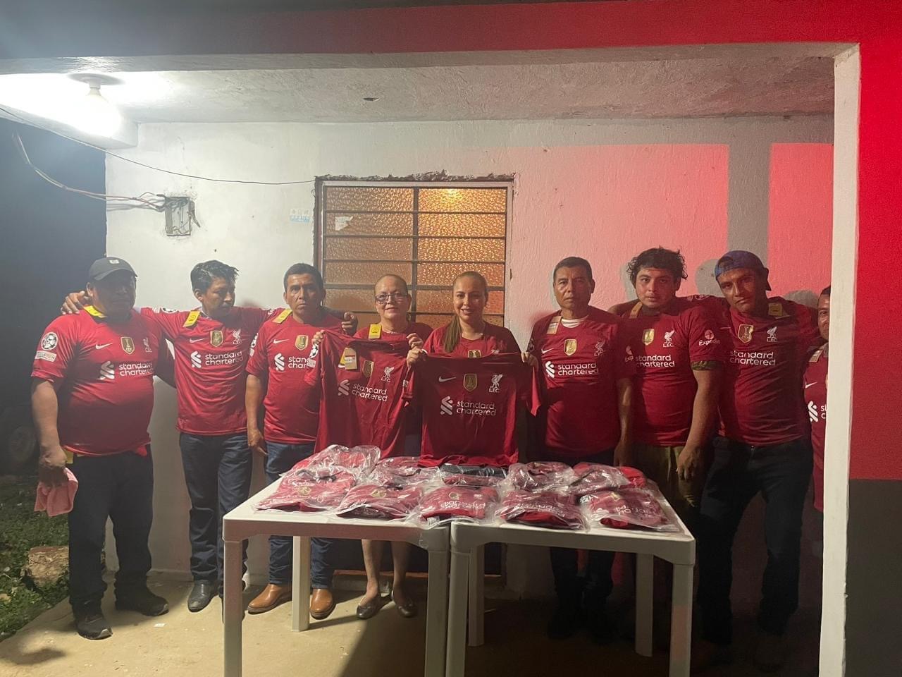 Tantima: Entrega de uniformes futbol a equipo de veteranos de la Ceiba Ocampo