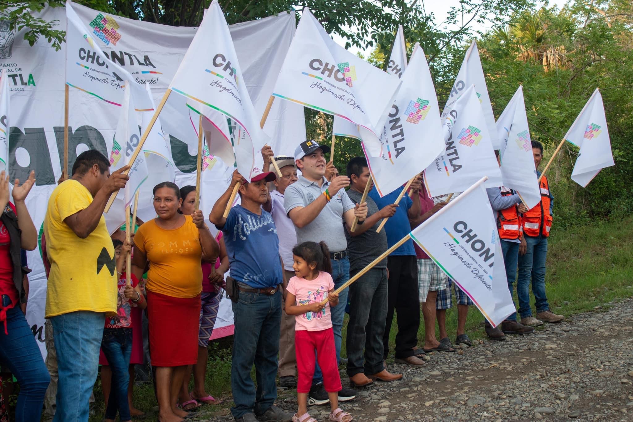 Chontla: banderazo de obra de la rehabilitación del camino que conduce a la Localidad de Tancolol