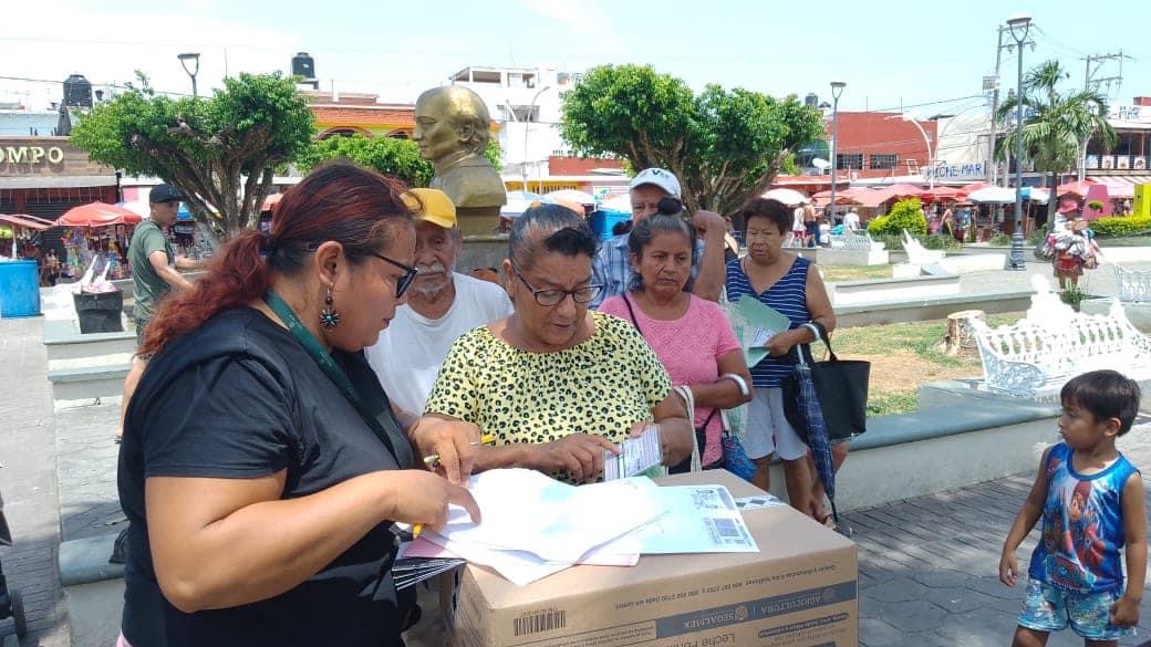 Tecolutla: Todo un éxito resultó la venta de leche liconsa y de productos de primera necesidad