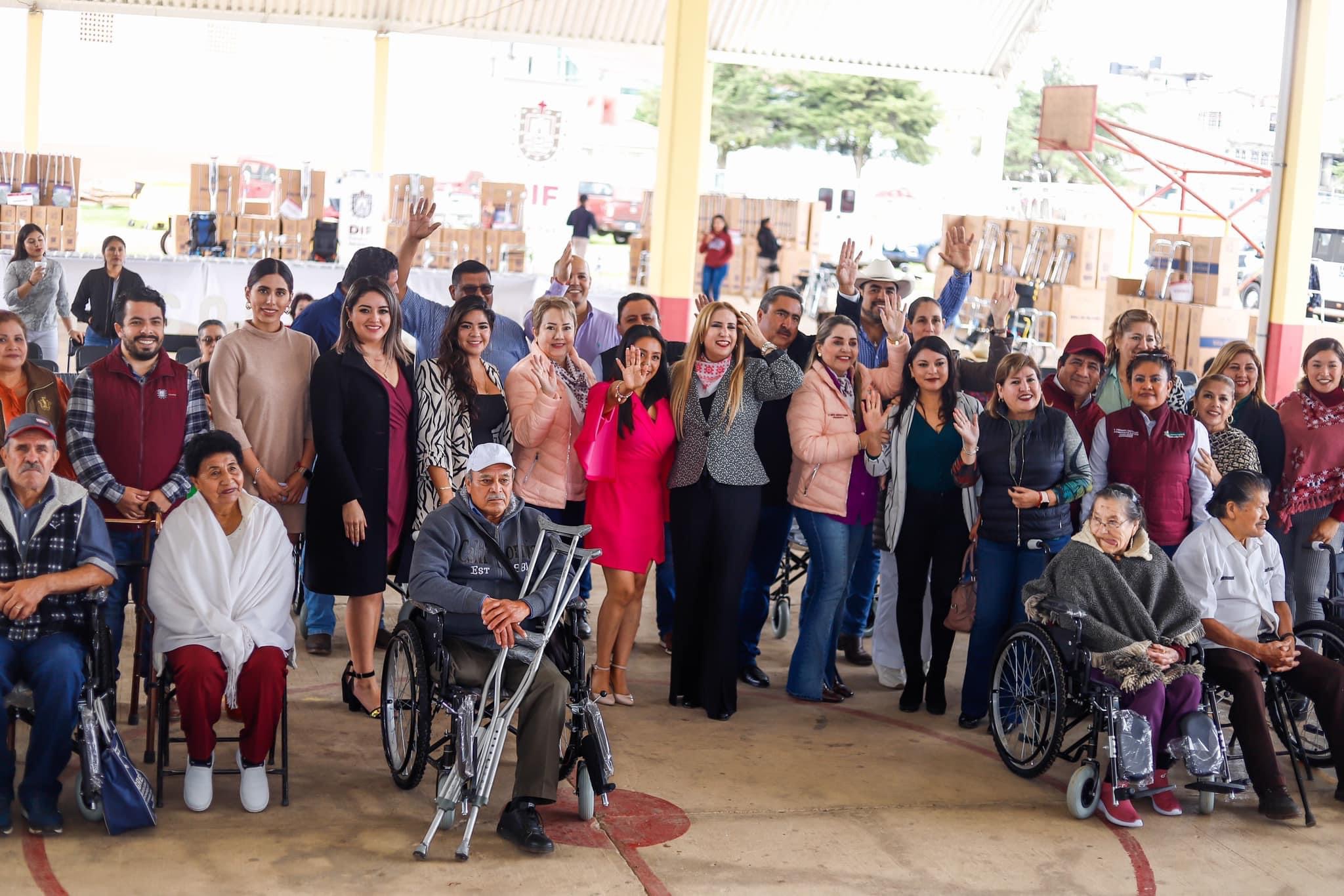 Chontla: Entrega DIF Estatal aparatos funcionales para movilidad en Huayacocotla; beneficiando a población chontleca