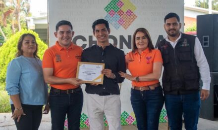 Chontla: Iván Osvaldo Montiel Taxilaga “El Chueco” originario de Catemaco visita al Cobaev 41