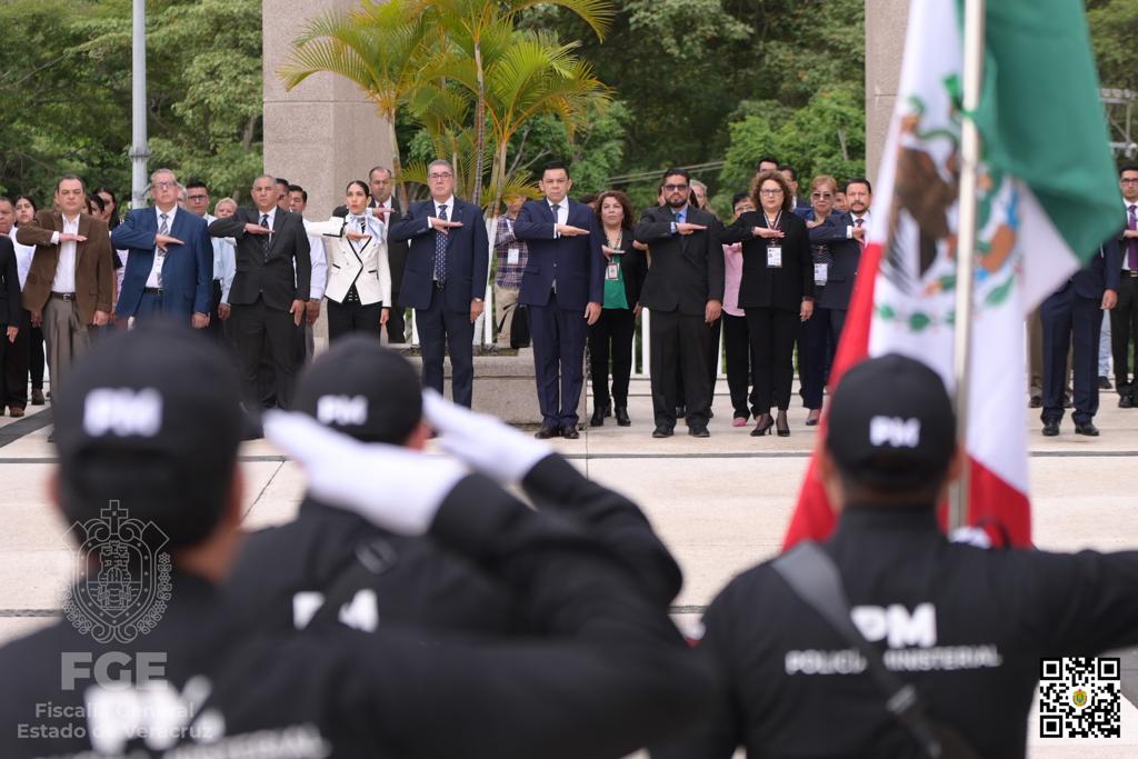 La Fiscal General encabeza Ceremonia de Honores a la Bandera