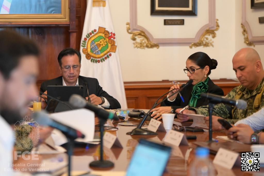 FGE informa imputación en contra del ex presidente municipal de Ángel R. Cabada como presunto responsable de los delitos de ejercicio indebido del servicio público y uso de documento falso
