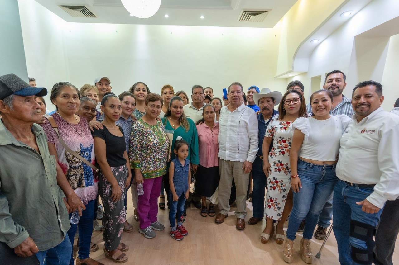 Tuxpan: Rinden protesta los comisarios municipales de los caseríos Nicolás Bravo Km 10 y El Sacrificio