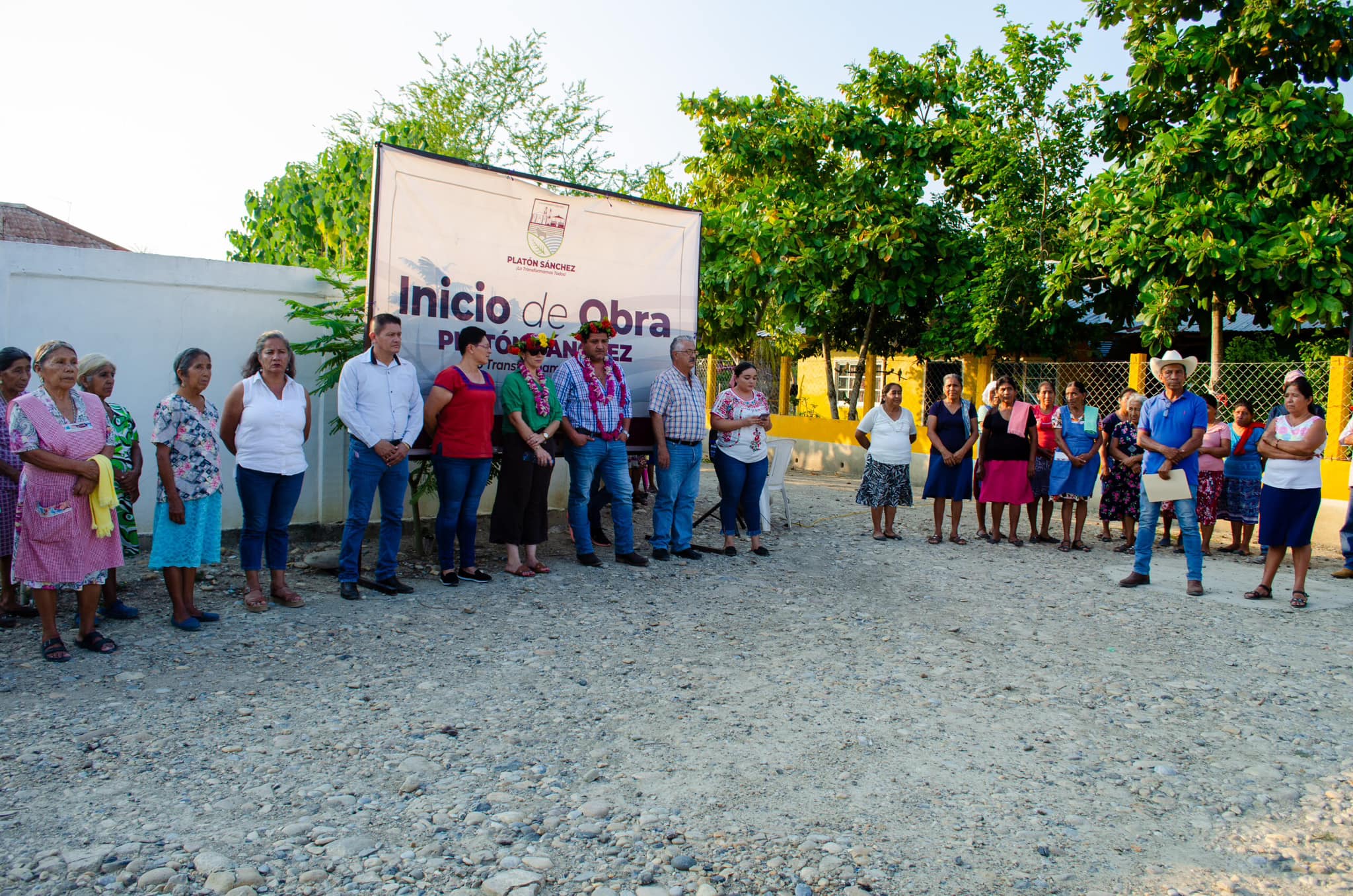 Platón Sánchez: Inicio de Construcción de Empedrado y Huellas de Rodamiento en Los Pozos