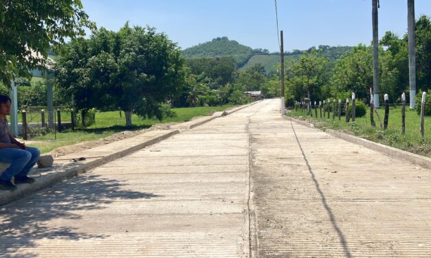 IXHUATLAN DE MADERO: ALCALDÍA TRABAJANDO