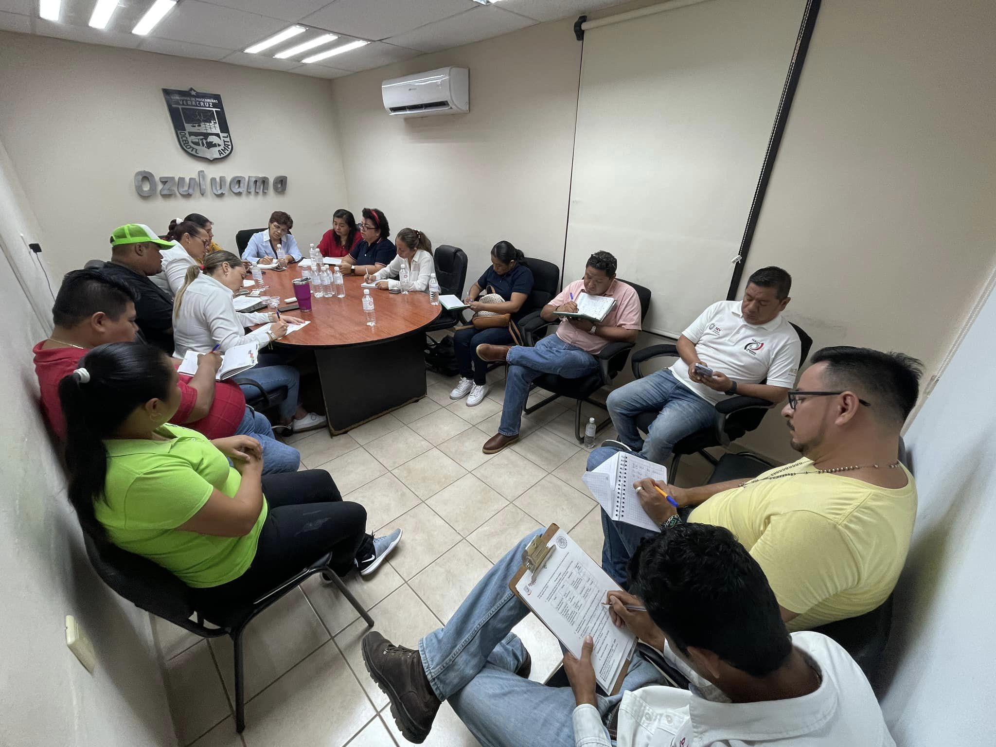 Reunión de Coordinación para la Fiesta Mexicana y Desfile Escolar en Ozuluama