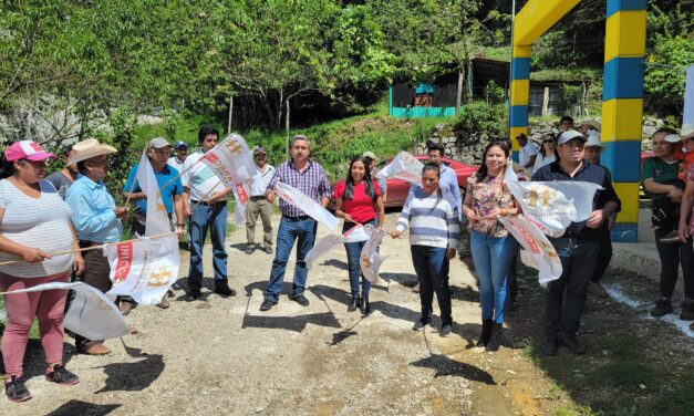 Inicio de obra de pavimentación en la localidad El Reparo, Huayacocotla