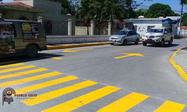 Inauguración de nuevo semáforo en la calle Abasolo en Pueblo Viejo