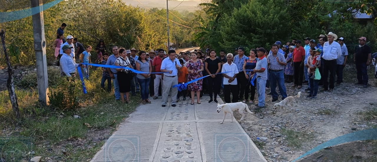 Tantoyuca: Una prioridad el arreglo de caminos rurales al hacer entrega de más obras en comunidades