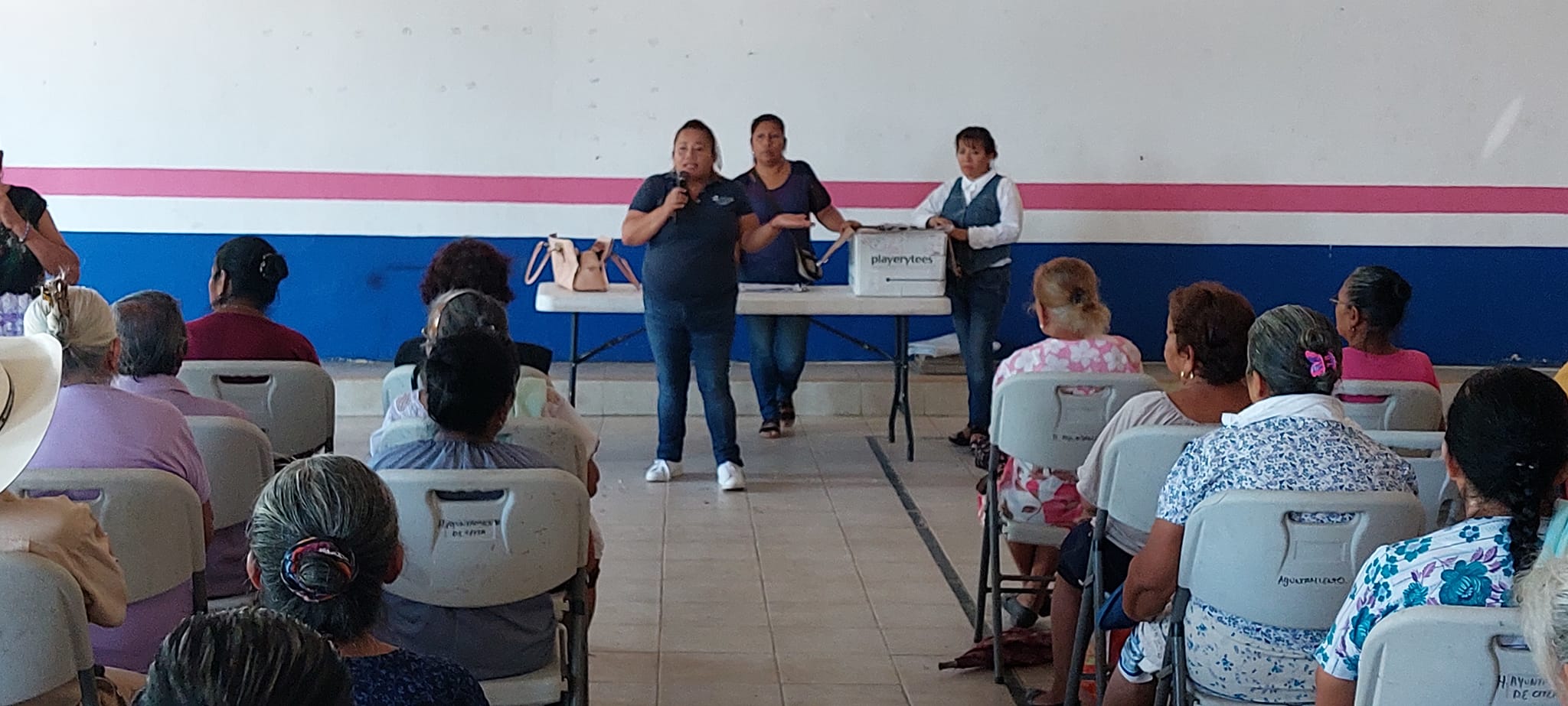 Reunión con Adultos Mayores en Casa de Cultura de Citlaltépetl