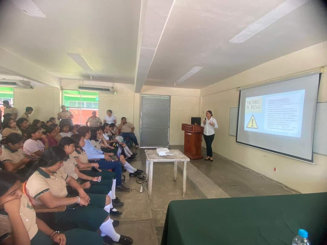 Tantoyuca: Gobierno municipal acerca importantes conferencias a jóvenes estudiantes
