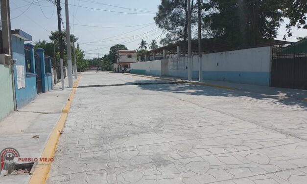 Pueblo Viejo: Entrega de calle pavimentada Pino Suárez en la Colonia California