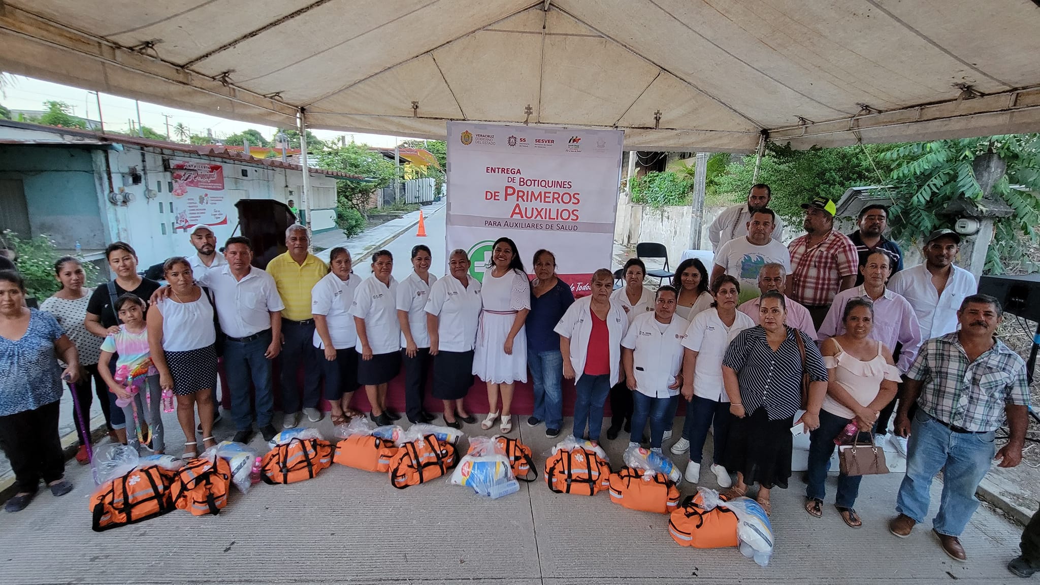 Martínez de la Torre: Entrega de Botiquines de Primeros Auxilios en Comunidad El Progreso