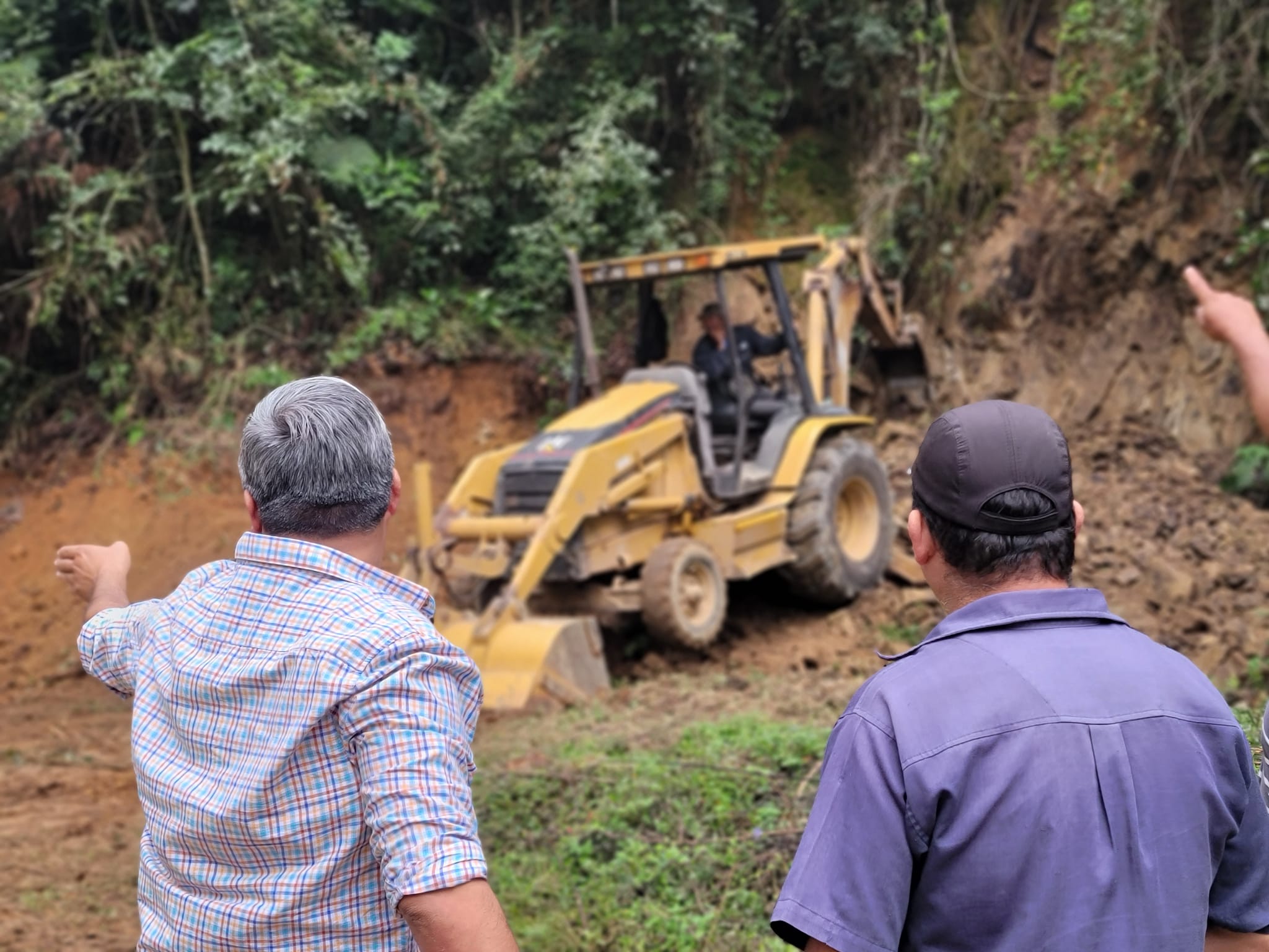 Huayacocotla: Inicia la Rehabilitación del Camino entre Zilacatipan y Zonzonapa para Mejorar la Conectividad