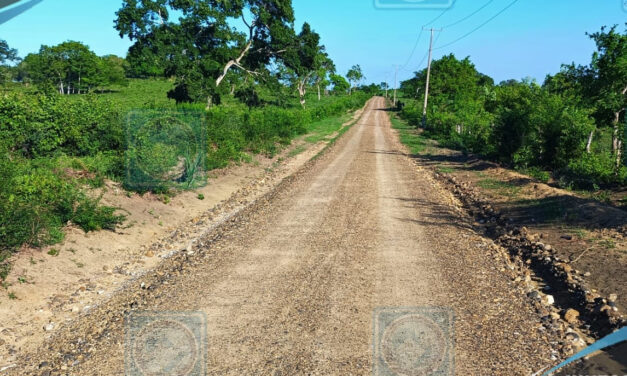 Tantoyuca: Alcalde JGA trabaja sin descanso en apoyo al mejoramiento de caminos