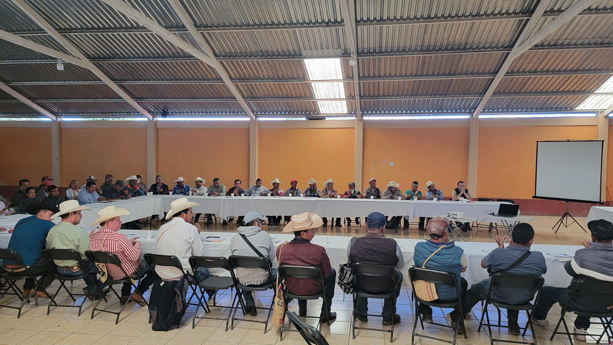 Reunión Productiva con Agentes Municipales y Jefes de Manzanas en Huayacocotla
