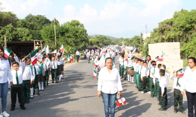 Chinampa de Gorostiza: Celebra el 213 Aniversario de la Independencia de México con un Emotivo Desfile y Acto Cívico»