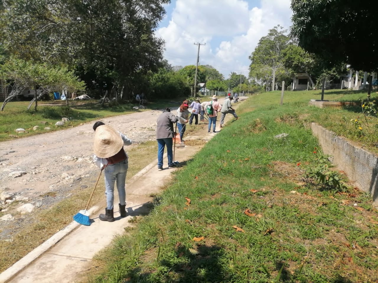 Ozuluama: Mantenimiento y Embellecimiento de la Comunidad de San Luciano
