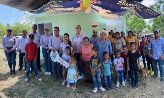 Ozuluama: Entrega Alcalde cuartos dormitorios a familias vulnerables de la comunidad de Buenos Aires