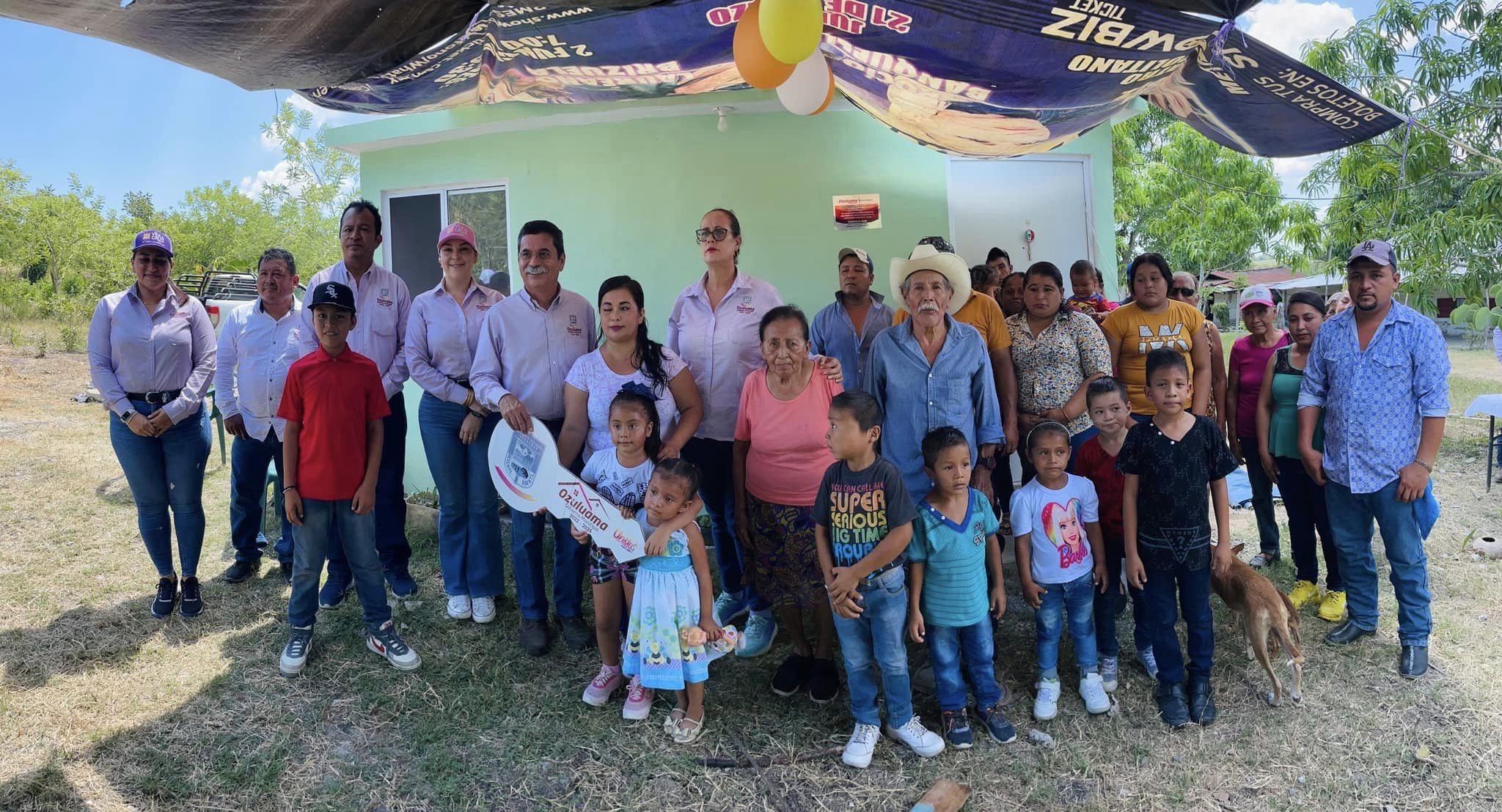 Ozuluama: Entrega Alcalde cuartos dormitorios a familias vulnerables de la comunidad de Buenos Aires