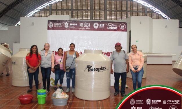 TANTIMA: ENTREGA DE TINACO Y PREMIOS PARA LOTERÍA A LA ESCUELA MIGUEL HIDALGO