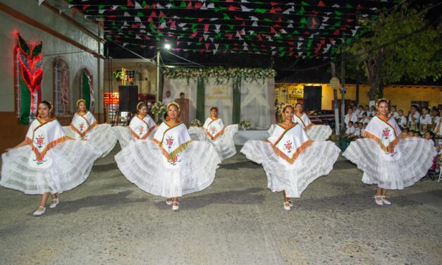 Celebración del Centenario del Edificio de las Escuelas Primarias 27 de Septiembre y Benito Juárez en Platón Sánchez