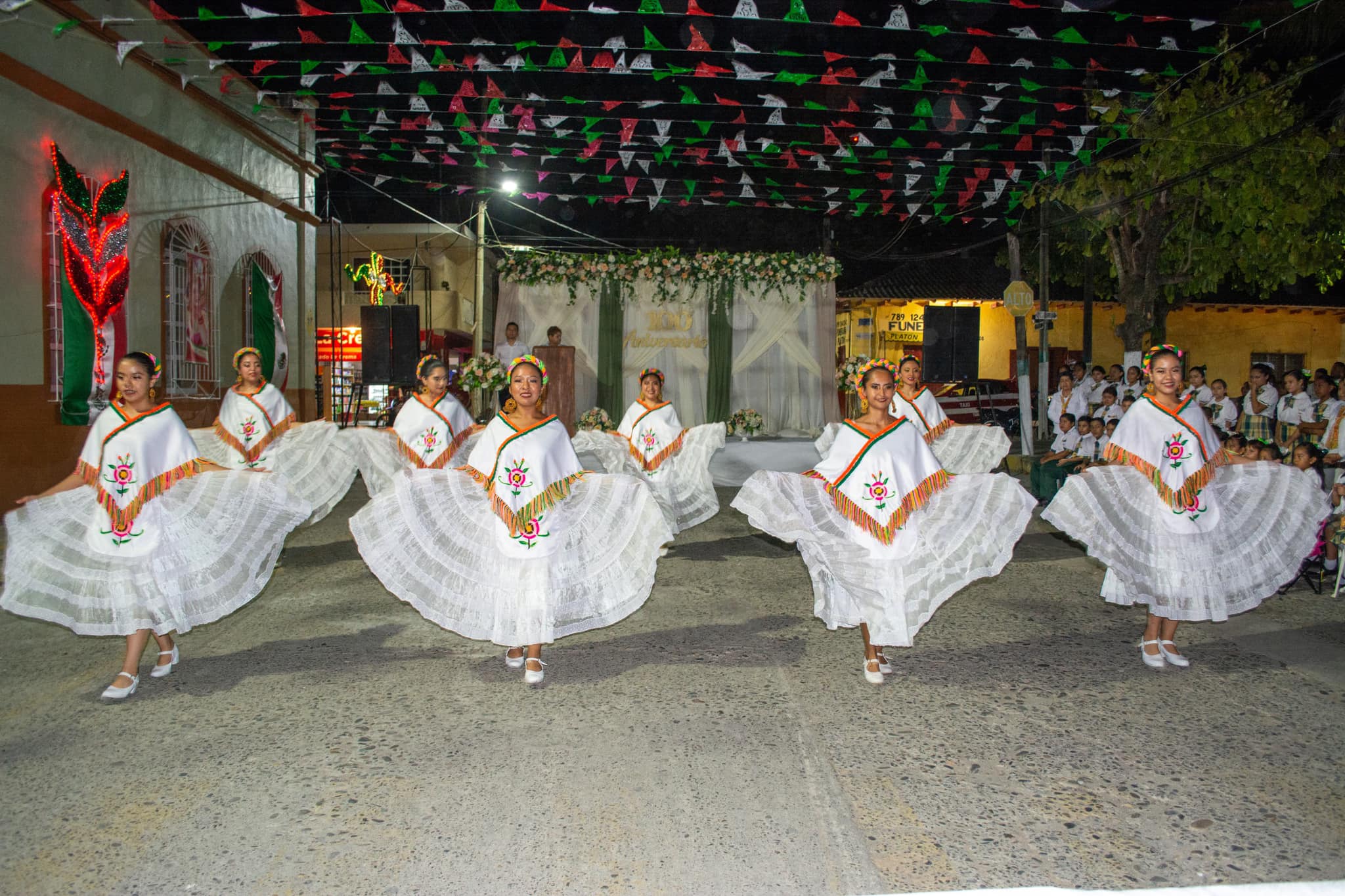 Celebración del Centenario del Edificio de las Escuelas Primarias 27 de Septiembre y Benito Juárez en Platón Sánchez