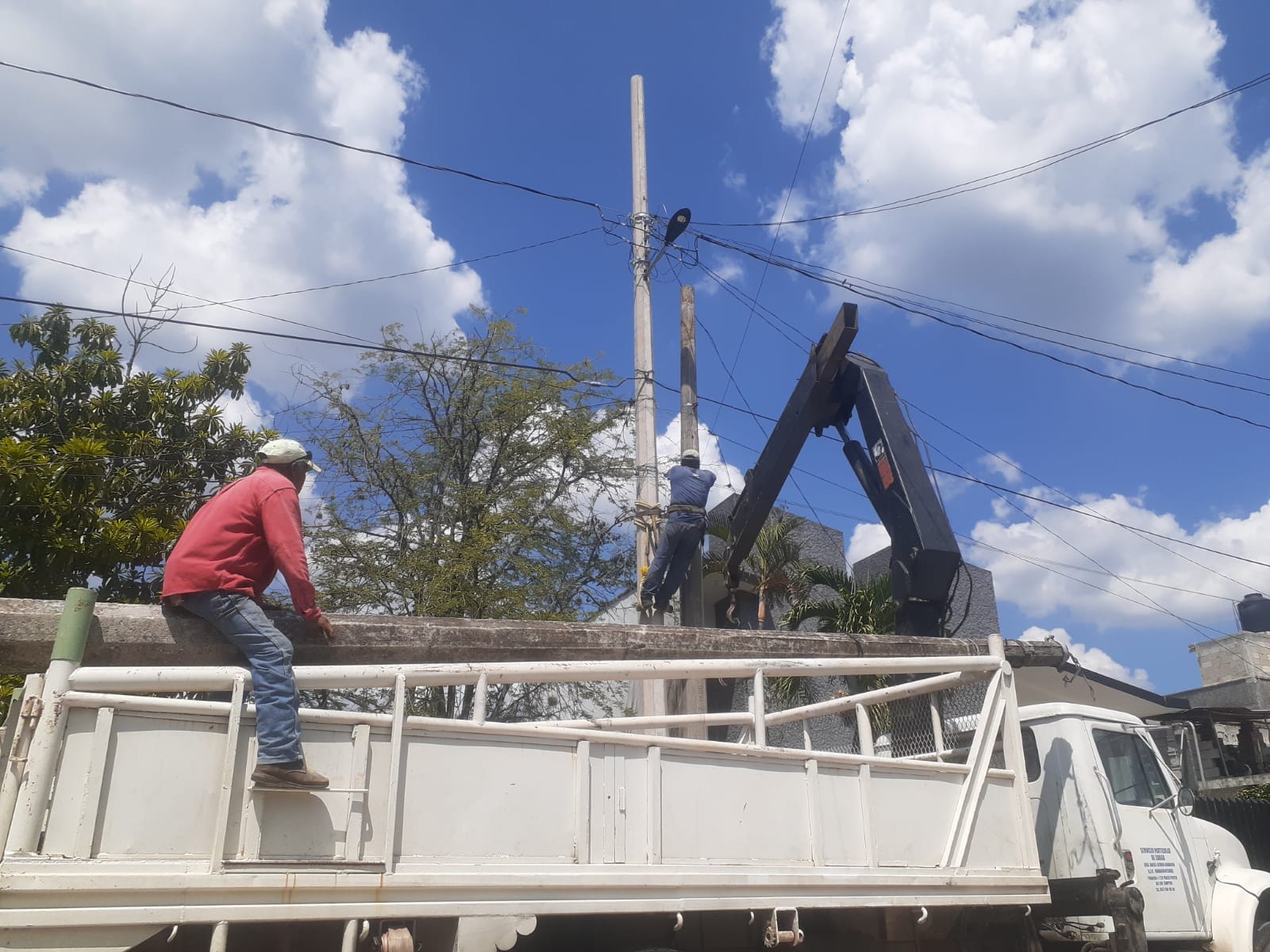 Continúan los Trabajos de Mantenimiento de Red Eléctrica en Citlaltépetl