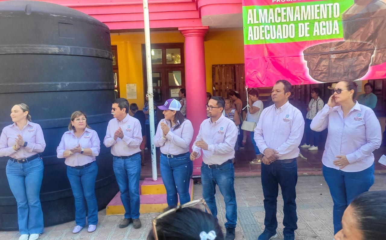 Entrega del Programa de Almacenamiento Adecuado de Agua Municipal en Ozuluama de Mascareñas