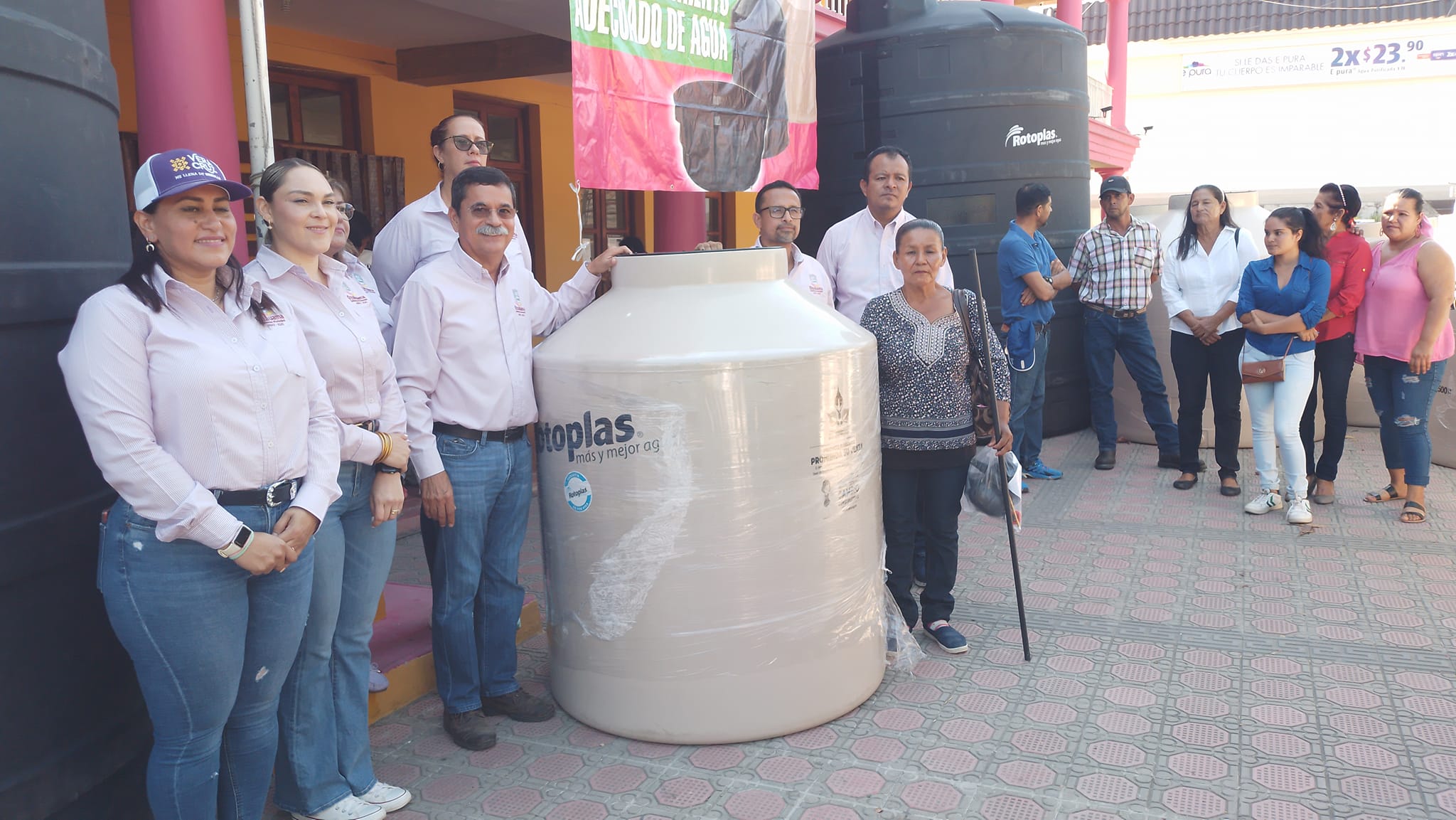 Benefician a más de 640 familias de Ozuluama con el programa almacenamiento adecuado de agua Municipal