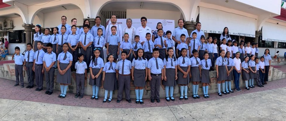 Gobierno de Tuxpan realiza primer Lunes Cívico del Mes Patrio