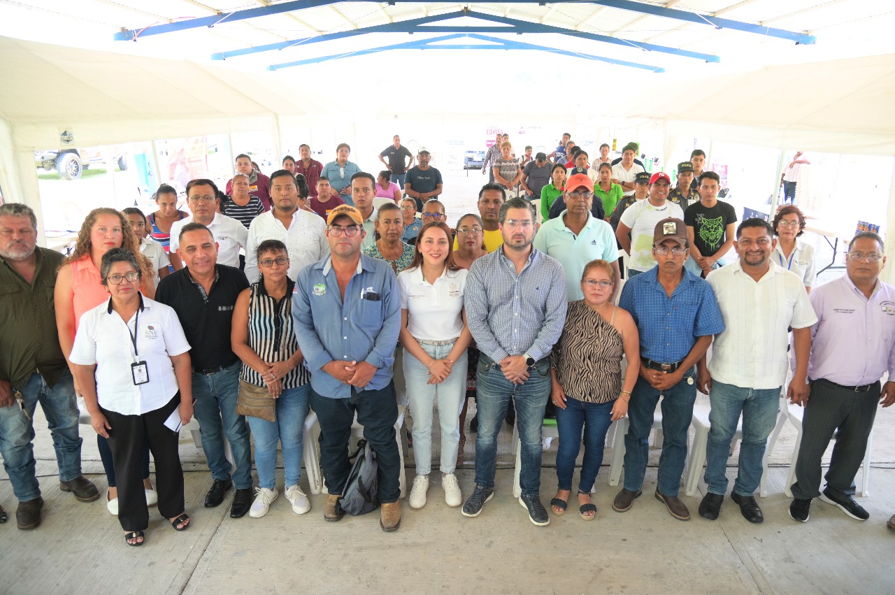 Tuxpan: Con la participación de 16 empresas inició la “Feria del Empleo en tu Comunidad”, en Laja de Colomán